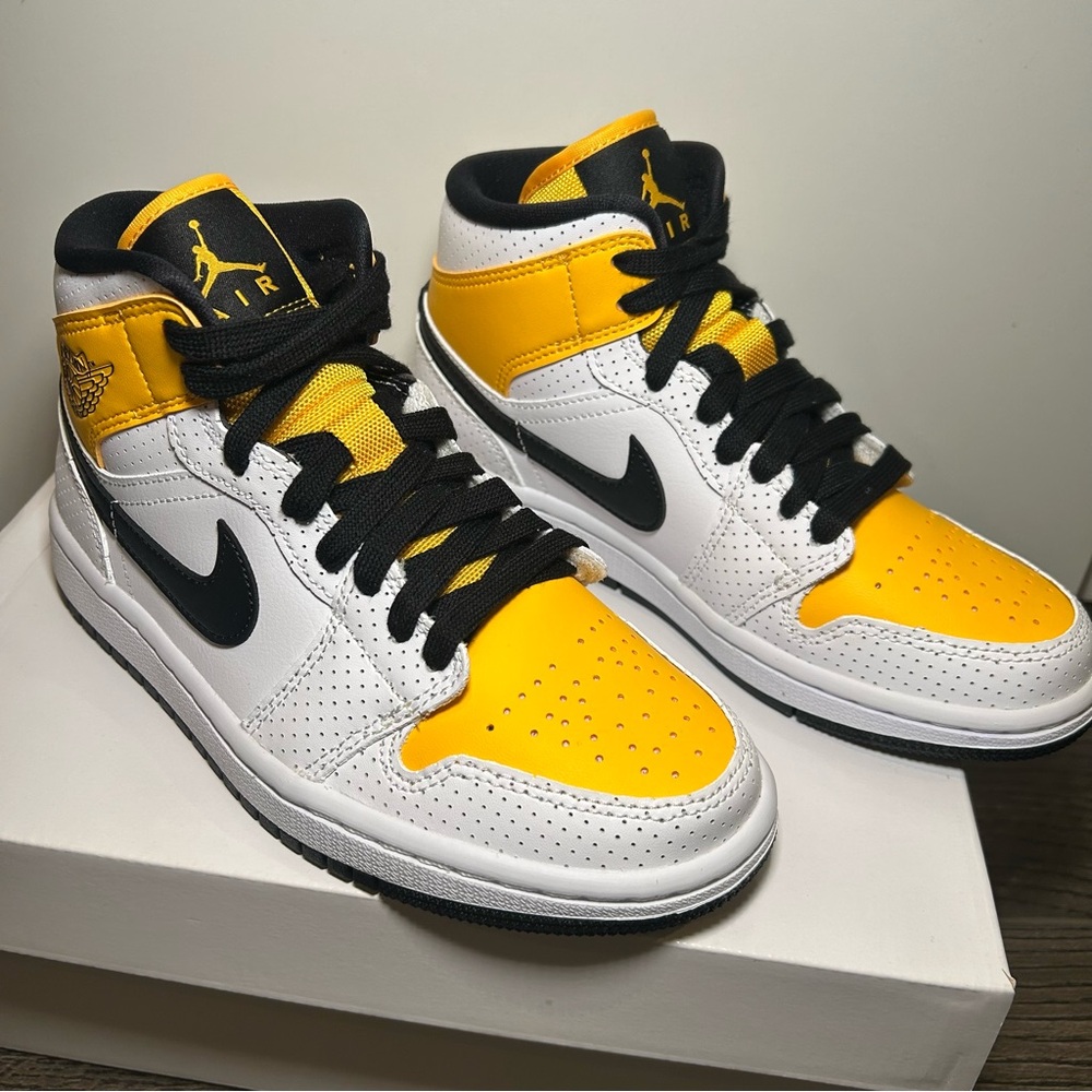 Nike Jordan 1 Mid Women Sneakers 5 - Picture 5 of 10
